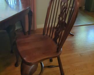 Queen Anne Style Dining Set with Spindle Back Chairs