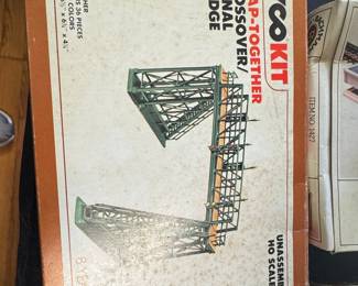 Tyco Snap-Together Crossover/Signal Bridge