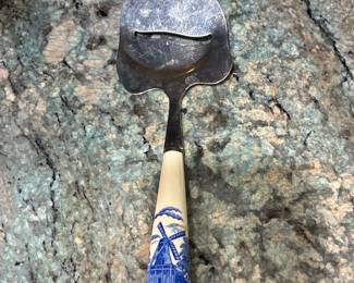 Elesva Delft Blue Windmill Cheese Slicer
