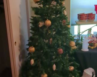 Pre-Lit Artificial Christmas Tree