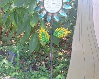Decorative Sunflower Garden Thermometer Stake with Solar Light