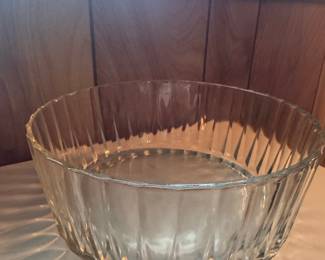 Vintage Pressed Glass Serving Bowl - Anchor Hocking Queen Mary Clear