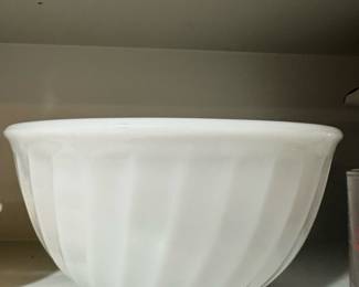 Anchor Hocking Fire-King White Swirl Mixing Bowl