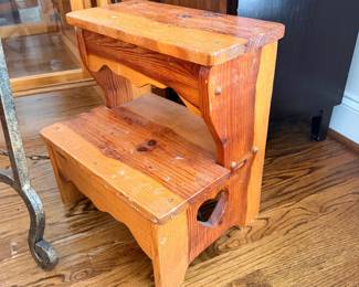 Wooden Heart Step Stool