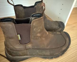Keen. Men's size 9.5-10 shoes
