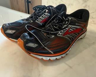 Men's size 9.5-10 shoes brooks