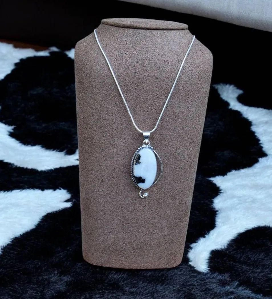 01 White Buffalo Turquoise Necklace