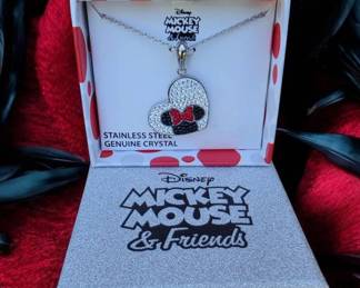 Disney Minnie Mouse Necklace 18 New