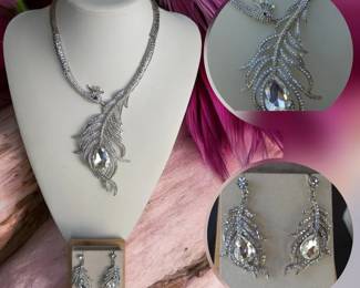Vintage Peacock Feather Rhinestone Necklace Silver Tone Crystal Statement Pendant Jewelry With Box