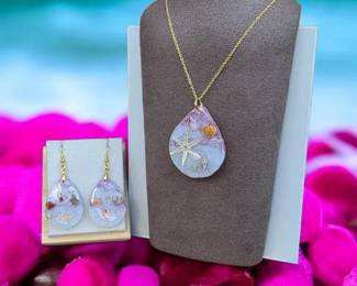Beachy Pink Seashell Starfish Pendant Necklace and Earrings Set