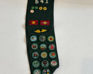 Girl Scouts Vintage : https://rarefindestatesales.hibid.com/catalog/772925/collectors-dream-vintage--antique-and-holiday-treasures
