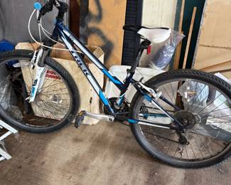 Trex 820 Bike