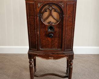 c antique radio
