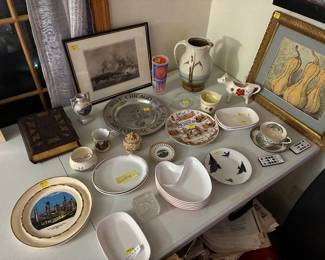 United/Delta serving dishes and whaling print