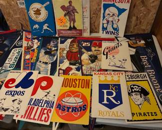 MLB pennants and Fleer big sign MLB teams