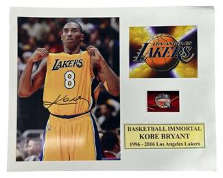 Kobe Bryant Signed Lakers Photo w/ COA