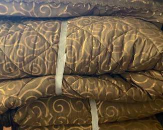 King size comforter set.