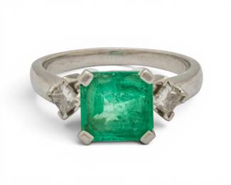 Lot 8 Platinum, Emerald, and Diamond Ring Size 8.5 8 grams