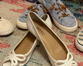 Women’s shoes. Between 6 to 7.