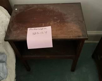 SKU: BDB124. Side Table - 18 x 23.5 x 20. 