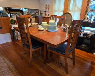 Table with 6 chairs