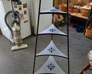 Lonhaberger basket stand