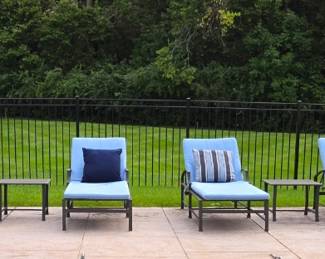 4 matching outdoor chaises