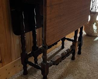 Antique Gate-Leg Drop-Leaf Table