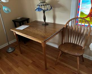 Oak table and chair, table lamp