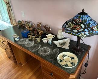 Nice table lamp amd resin animals