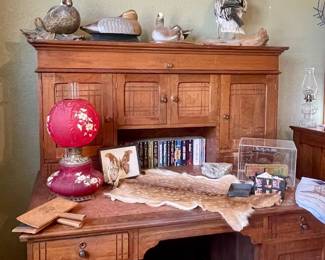 SOLID WOOD DESK, DUCK DECOR