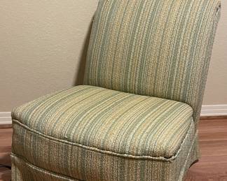UPHOLSTERED CHAIR