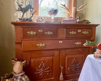 ANTIQUE DRESSER