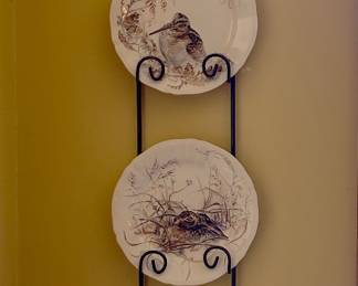 PLATE RACK WITH PLATES