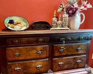 VINTAGE BUFFET 