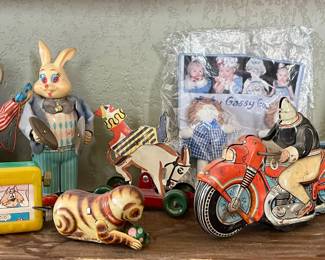 OLD METAL WIND UP TOYS