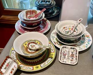 CHINESE JINGDEZHEN FAMILLE ROSE PORCELAIN TABLEWARE SETS BROUGHT BACK FROM A TRIP TO CHINA
