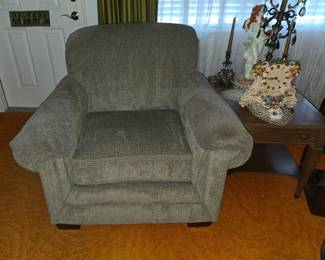 Lazy-boy "Mackenzie" Stationary Chair, color "Birch"