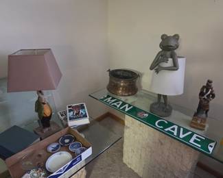 Housewares and frog lamp