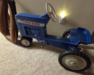 Ford child's riding tractor 