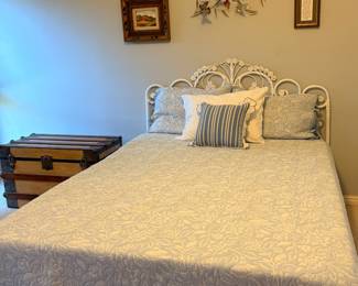 Full bed, new bedspread and shams