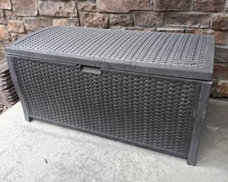 Lot #90- Suncast Resin Wicker-Style Outdoor Deck Storage Box