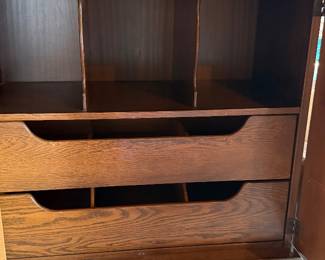 VTG Red Lion Armoire