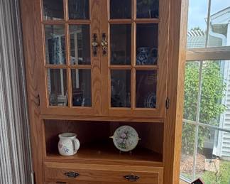 Amish oak corner hutch in mint condition