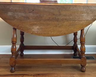 Wallace Nutting signed dropleaf table, Maple, plate #833