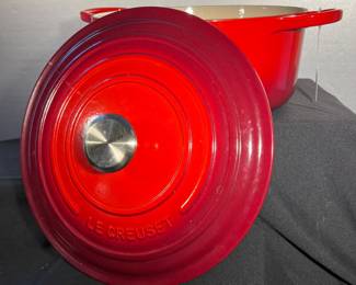 large Le Creuset cooking pot