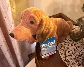 Vintage Wackle Wau Wau dog