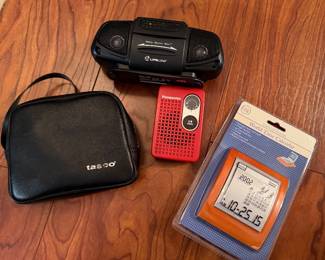 Retro Electronics & Gadgets – Radios, Baby Boom Box & Vintage Accessories
