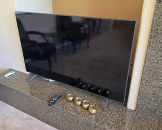Samsung 58-inch 4K UHD Smart TV with remote and stand.