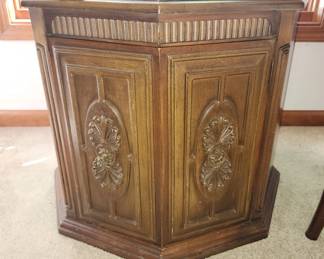 Storage end table 